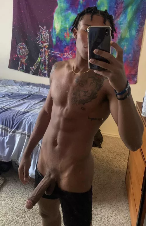 19 year old BBC, looking for some hot girls to talk to and maybe do some more with, also testing🙈🤪 hmu by kikHeavynick_