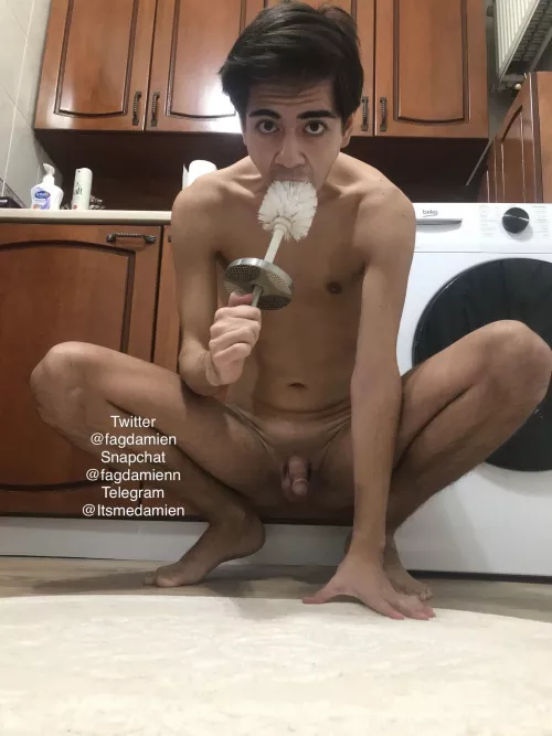 19 yo slave looking for a mean master to bully and humiliate me snapchat: fagdamienn by fagdamien