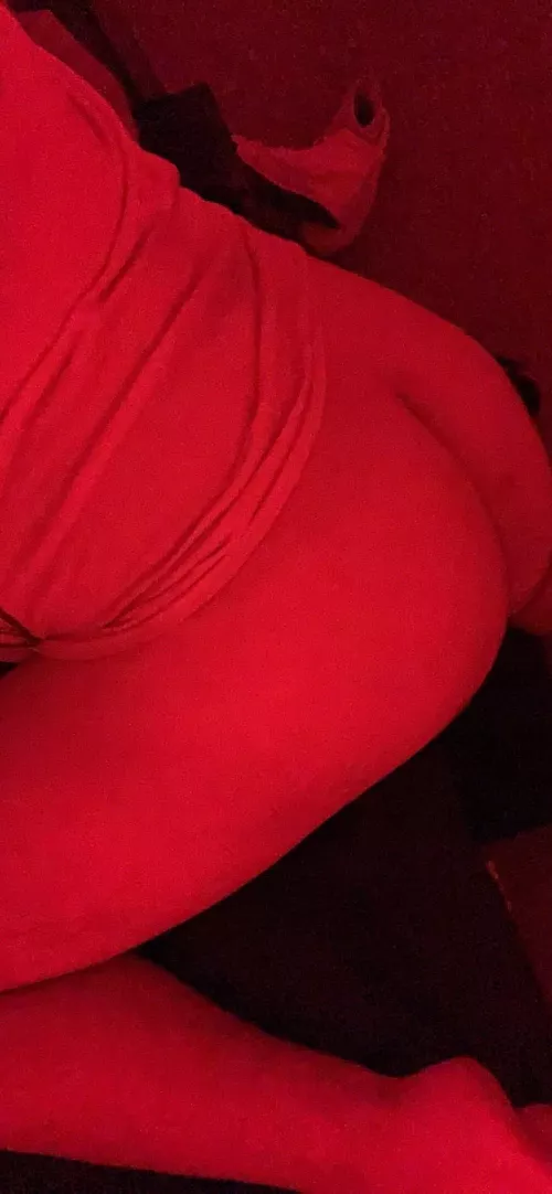 19 y/o thick ass needs to be fucked~ by hotntoastee