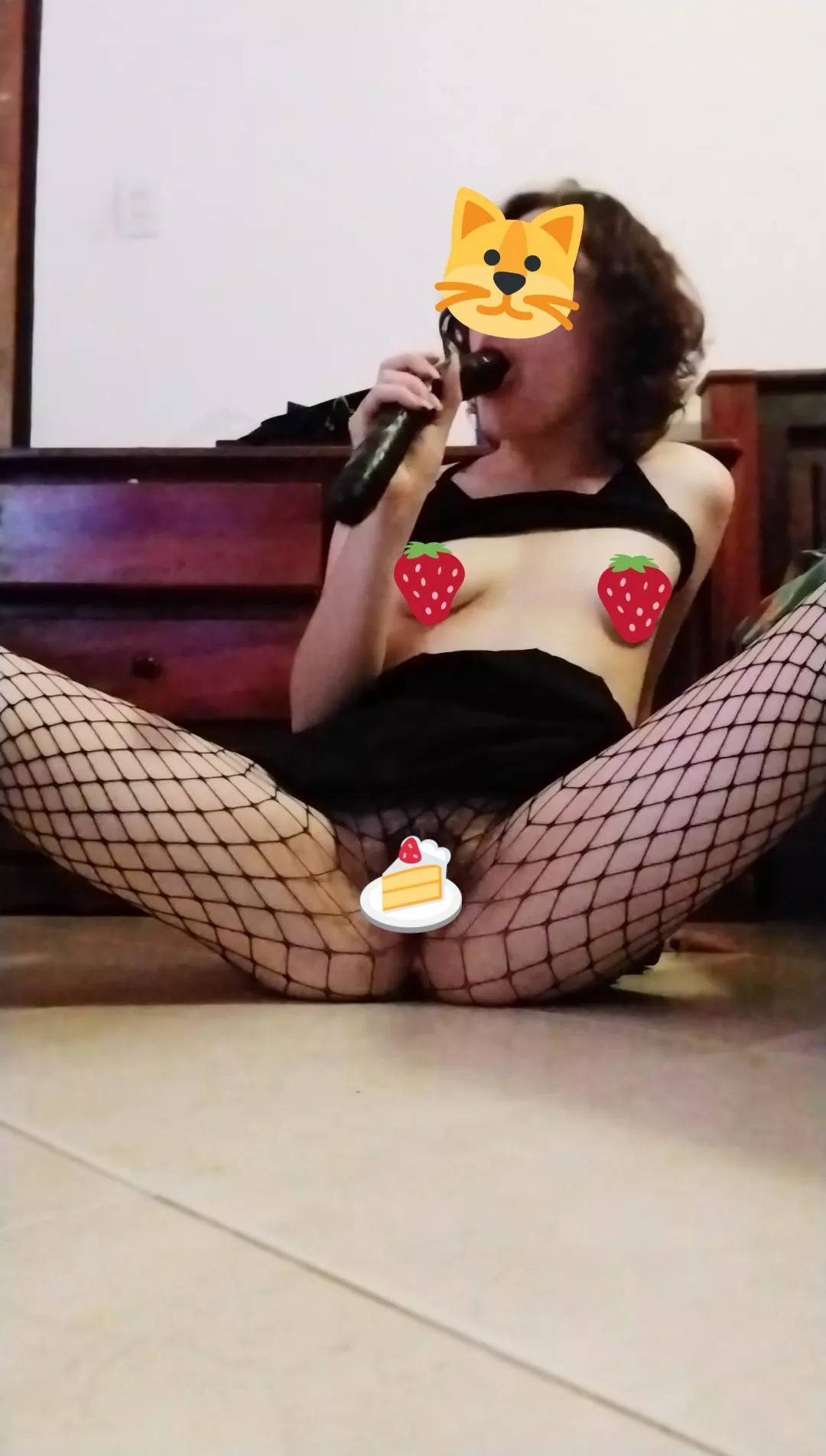 19F LATINA 💓 [selling] Wanna see me with my big dildo? 💗 I'm selling content now❣️ I have PREMADE content (pics, vids, bundles), sexting sessions, dickrates, promos and lesbian content ✂️👅 HMU if interested😋 (be payment ready 💸) s posted by cosmicgodness