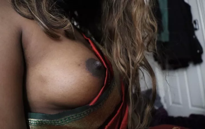 19(f) ... peek-a-boob by CreamyBrownGirl