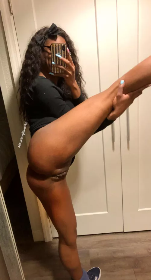 19F with a creamy tight pussy. $7 onlyfans by sienasunflowerx