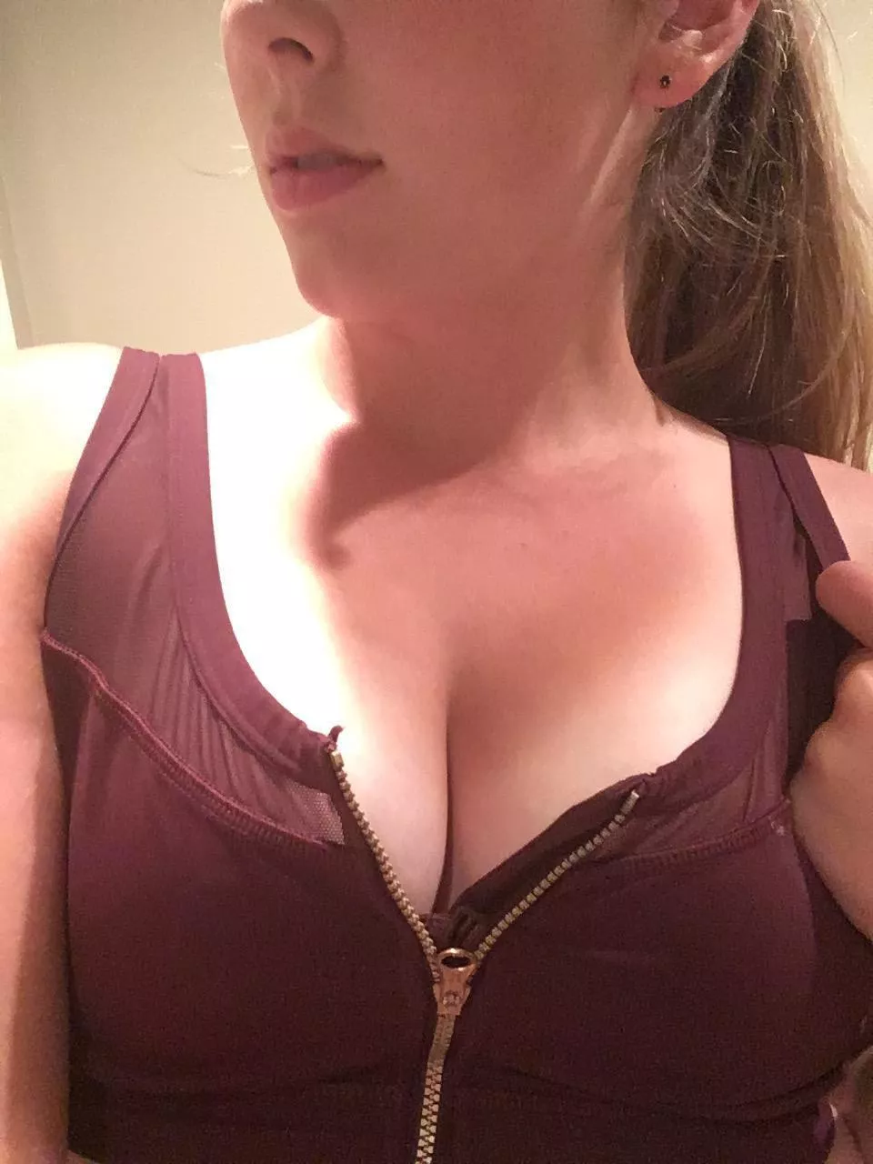 19[F4A] wanting guys to tribute me- big loads only:: 👻damaged.case posted by DADDlES-GlRL