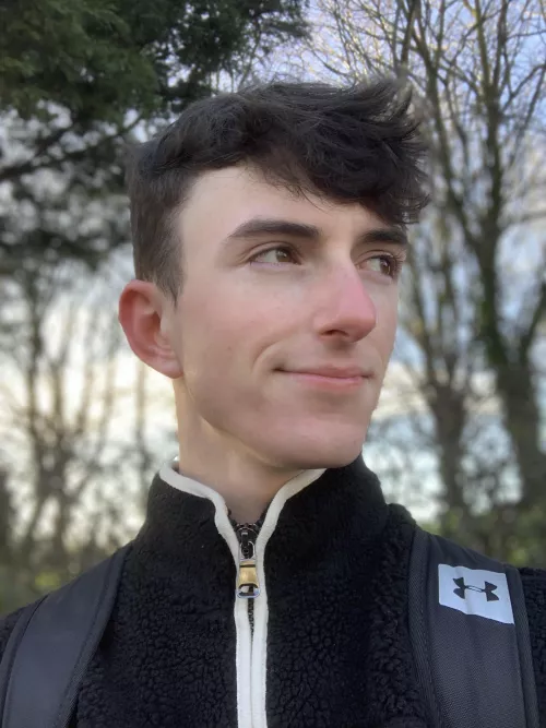 (19M) How has everyone’s day been? 😁 by Gaymer-Twink