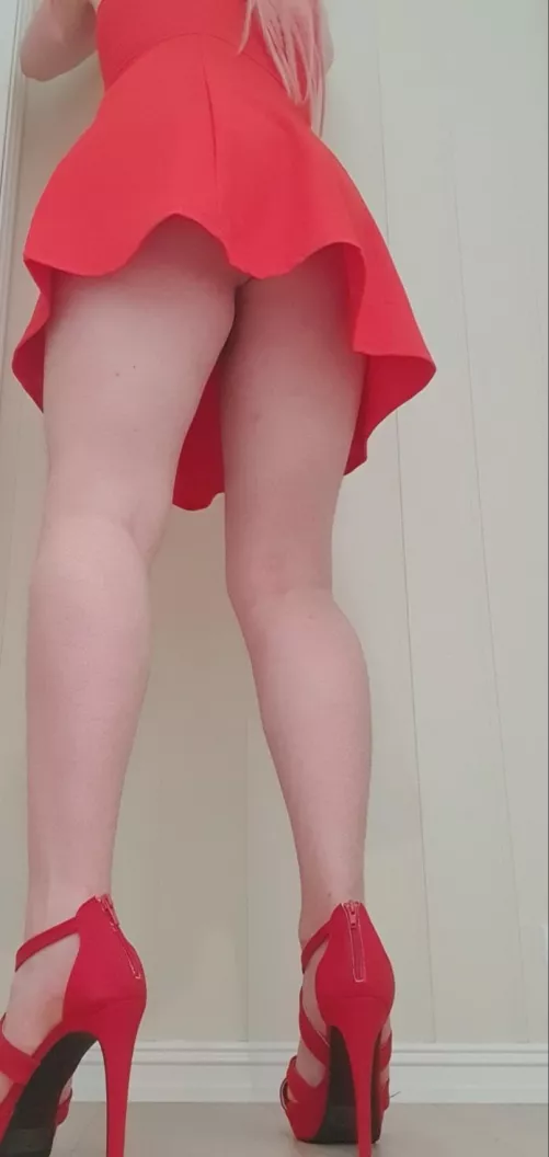 19yo sissy looking for longterm dom into full sissy exposure, kik: SissySofie20 or message me by SissySofiee20