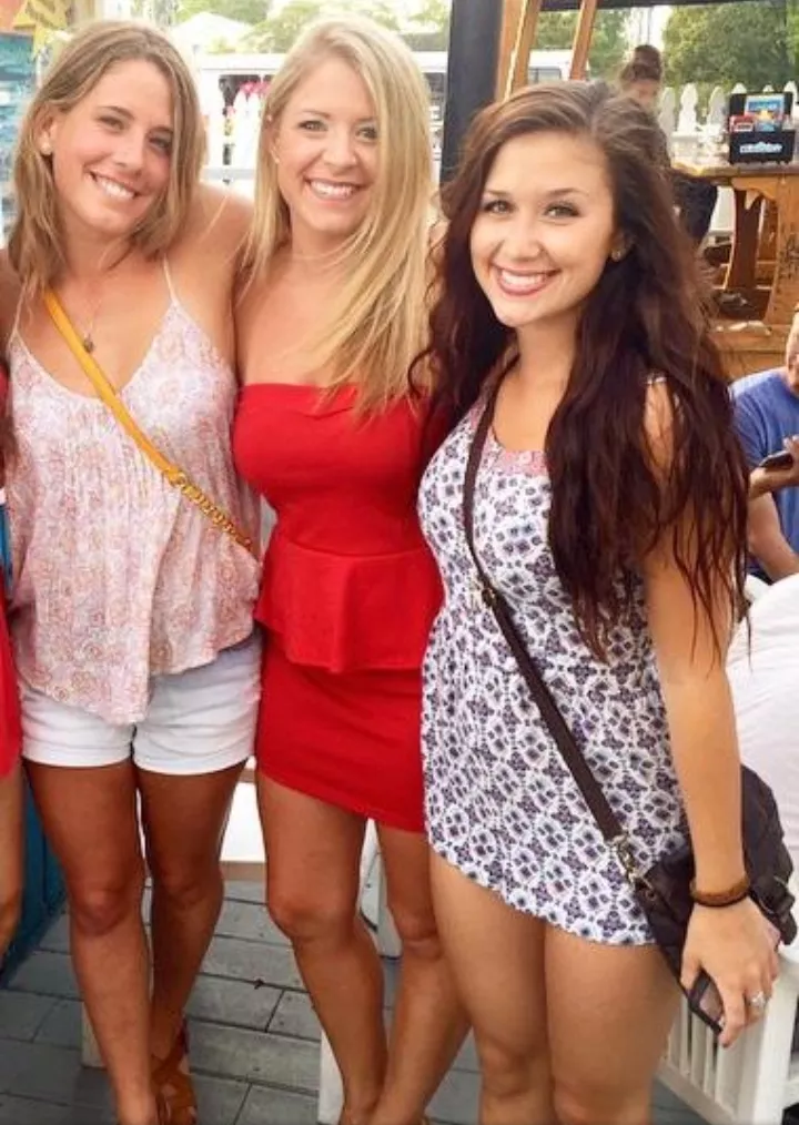 2 blondes and 1 non blonde posted by Chaturbater1