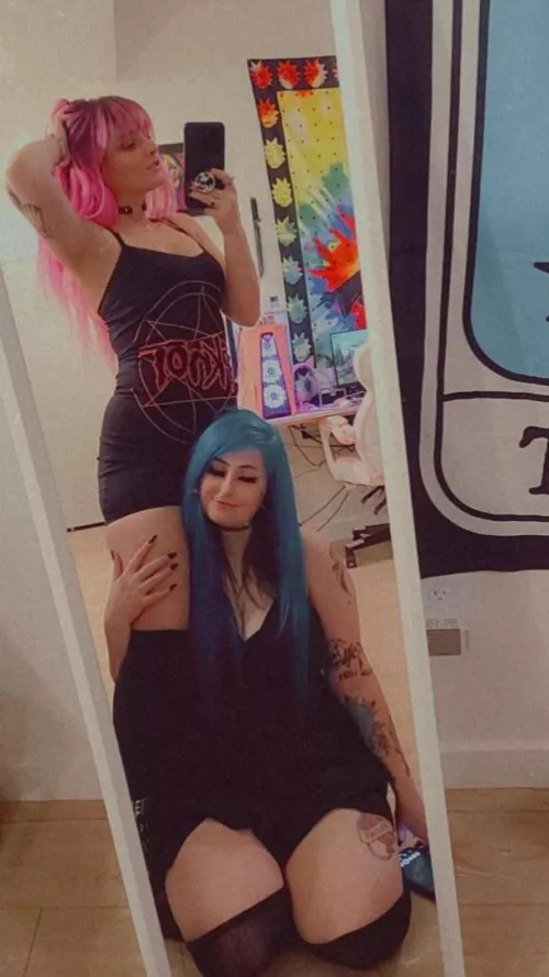 2 emo girls at once? could you handle it😏 G/G B/G SOLO B/G/G 🖤 Link in comments by babyjo5
