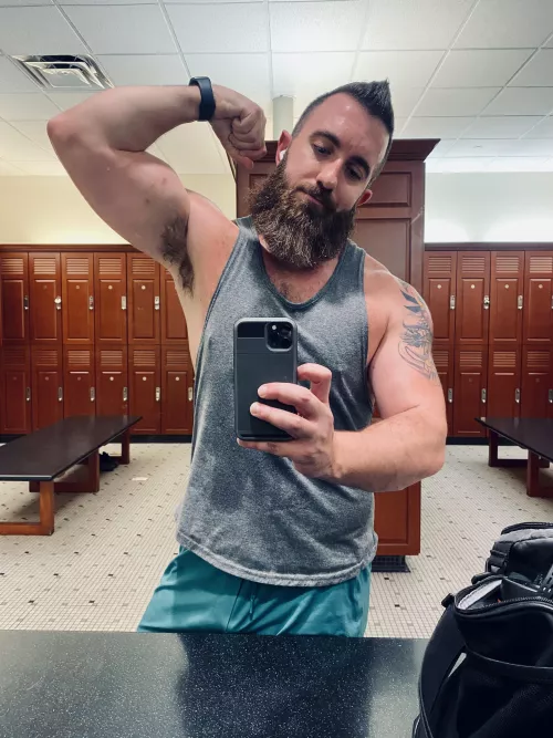 2 hour arm workout. Worked up some sweat 😜 by pakman1991