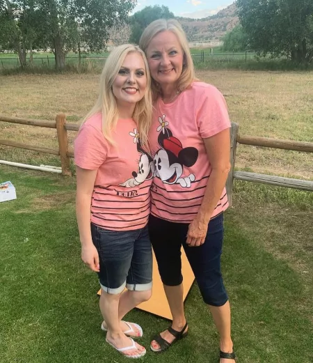 [2] Mom or daughter. by WhiteBoi1994