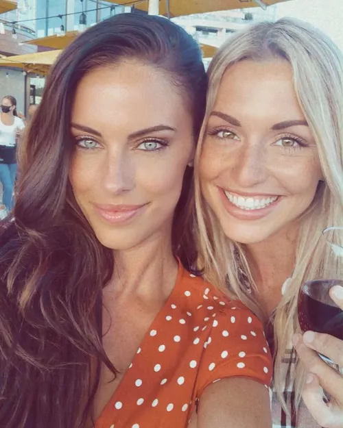 [2] Sisters by BearPlastic