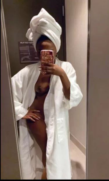 2 Towels 1 Boob :3 posted by Balmer55