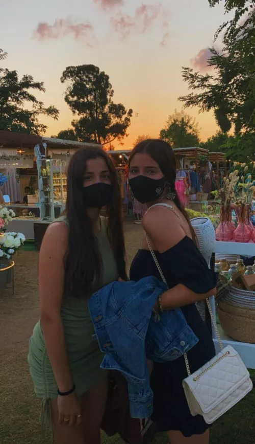 [2] Which sister is the hottest one? by dududu717