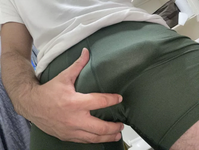 20 cali, anyone wanna help me up? 😏 by Bigboycockpapa