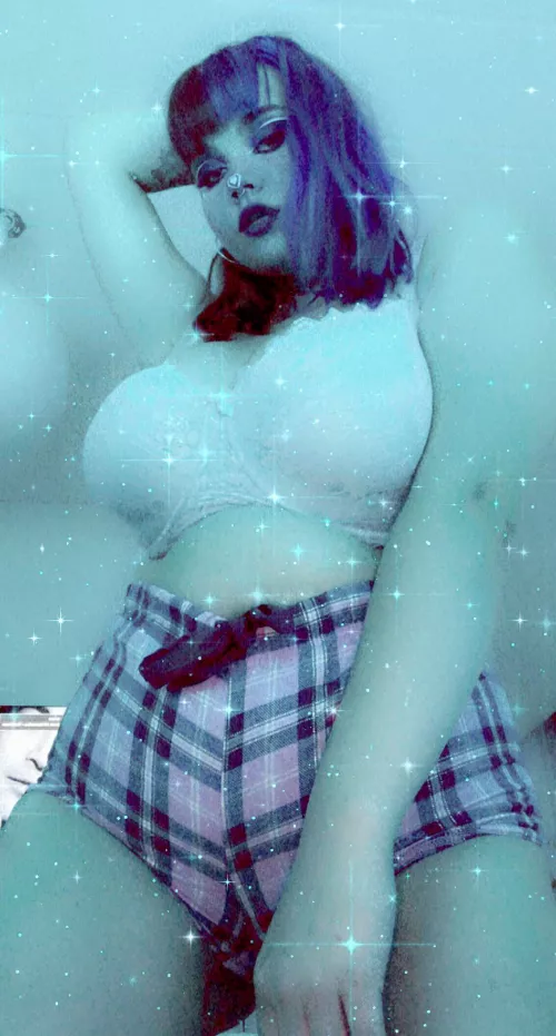 (20 f) I want cuddles 🥺 by LebbPebb