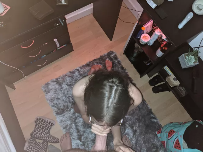 20 F. Missing my boyfriend's dick to suck on 😩 anyone want to take his place? 😍 by Efficient_Yak_5187