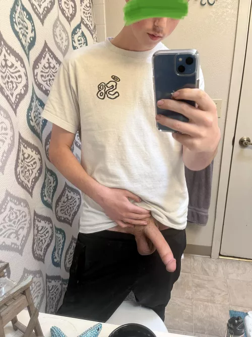 20 hope everyone’s having a good night :) by ImprovementOk157