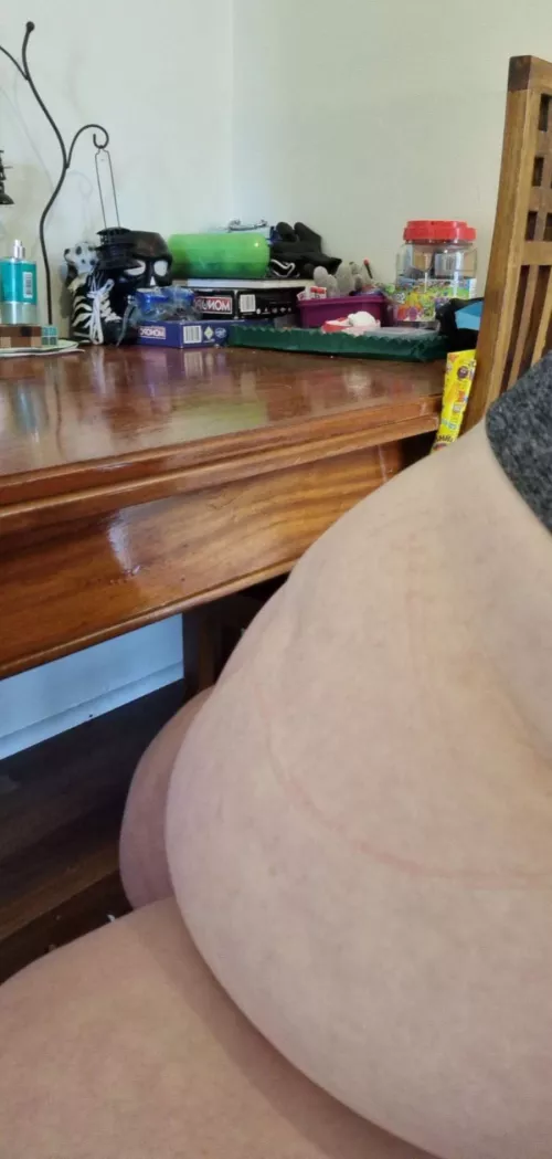 20 kilo gain after a years worth of stuffing 🥴 before this photo was taken I had stuffed 3 separate large meals and also downed 3 large drinks 😅 by AideSad4976