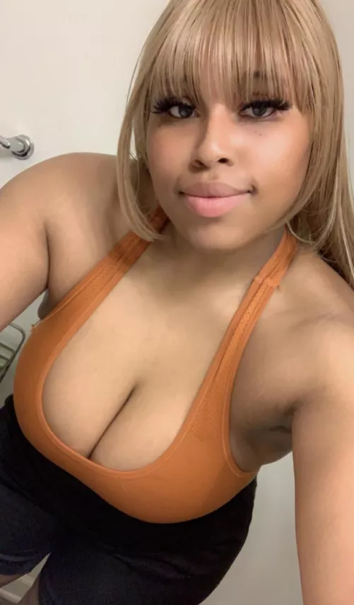 20 mins post workout, anyone want to help me workout again? by LatinaNinaa