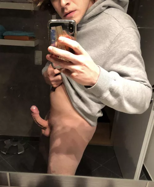 [20] Ready for the weekend 💦 by Ravennexx