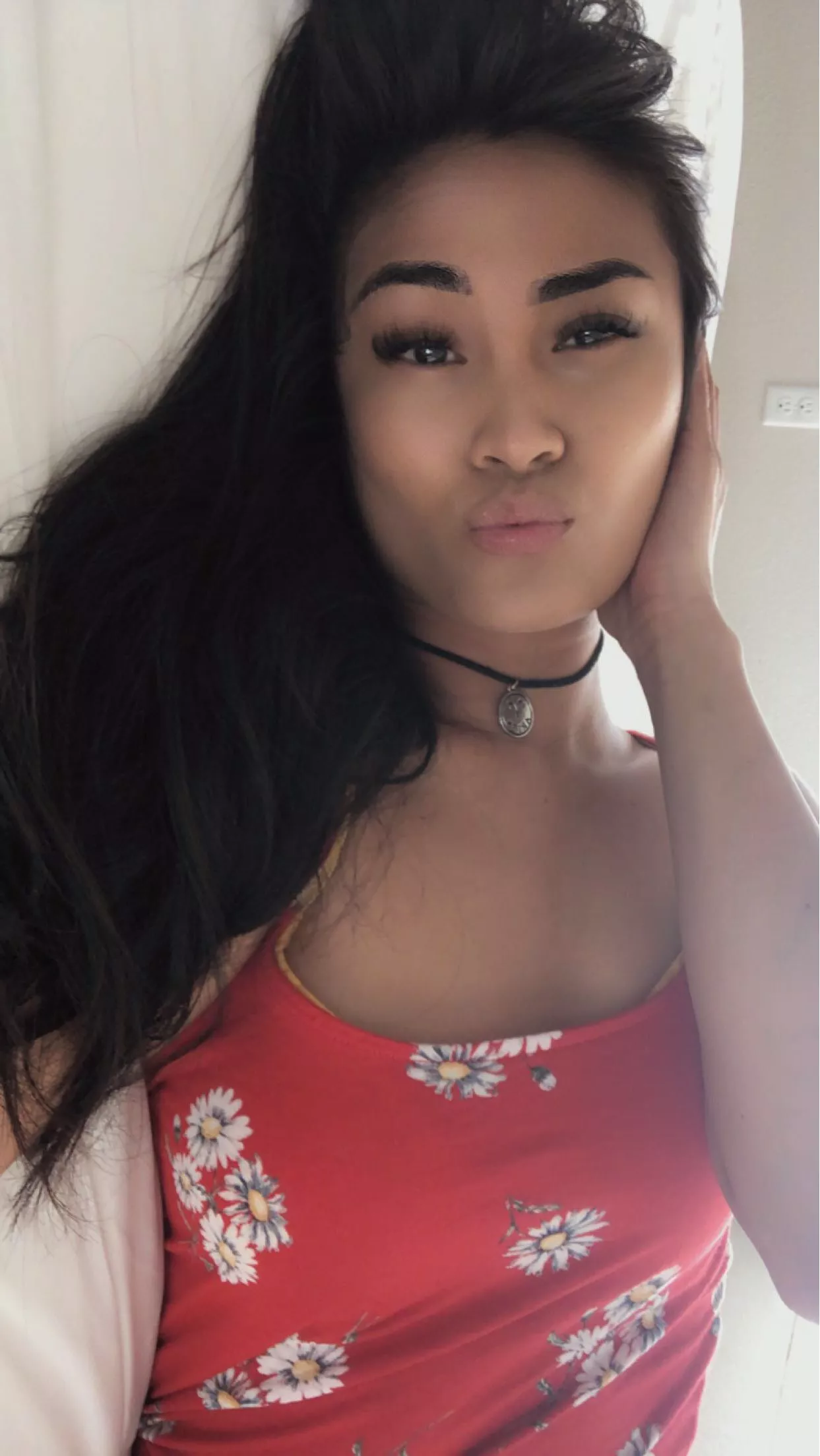 20 Upvotes and Ill post a masturbation video! 😜 posted by sunshinesina