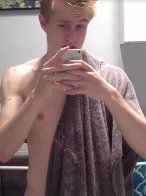 (20) who wants to chat? 😏😛 by Use-me-men