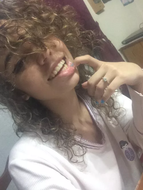 (20/f) ($ext)($elling)Let's have fun together ! I'm Ready to make your day wonderful daddy <3 :* Craving some cock right now. Dm me daddy :* :* Kik: @winchelle92444 Snapchat: @winchellea4378 by Samantha5552