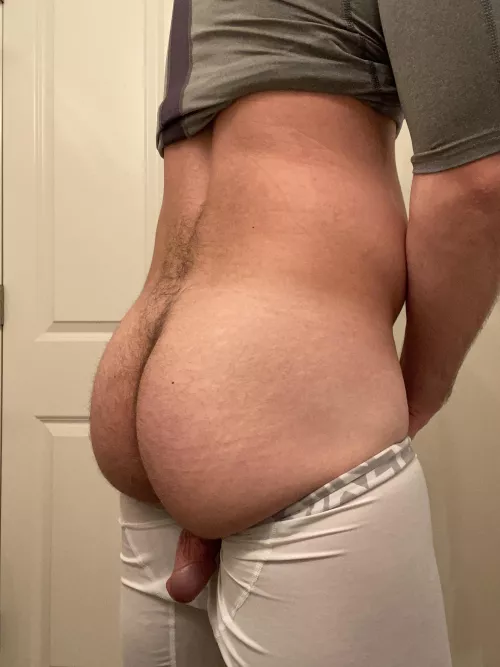 20M First time trying more of a side shot. up for suggestions of poses👇🏼 by tnmntna