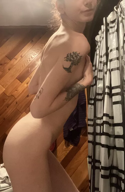 🌻21🌻 5’4 and 95lbs😋 I’m looking forward to meeting you💋 custom content🌸 fetish friendly😜 sexting😈 b/g content coming🤤 can’t wait for you to cum play, there’s a few discounted spots left🥰 by Princess_sunny57