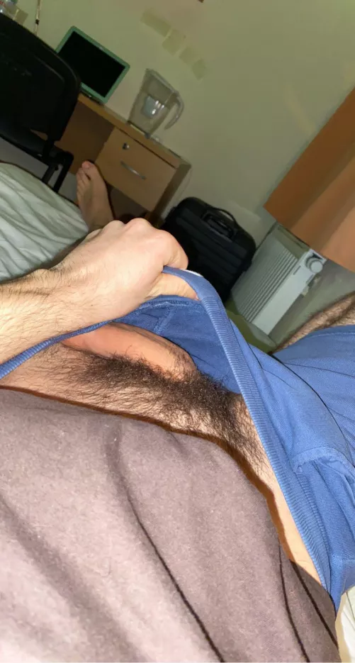 21 hairy 🧜🏼‍♂️🔥collage boy here. i need new clothes so im looking for sugar_dads💸