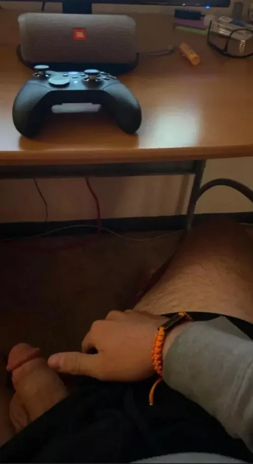 21 house to myself. which bros trynna link up and run some games with our shit out? by CommissionFun8063