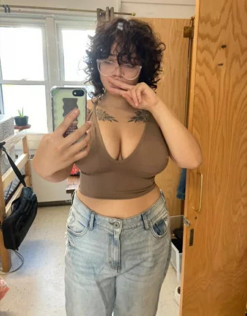 21 m cuck. I bet no one can make me jerk off to any other pictures of your girls instead of my girlfriend. If I do ill send more pictures of my gf and if I cum then you can expose by BrittneyCumb