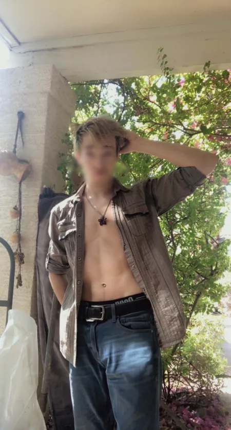 21 M Young Buck Looking to please in AZ. I travel quite often, so reach out if interested. by Appa-the-Cat