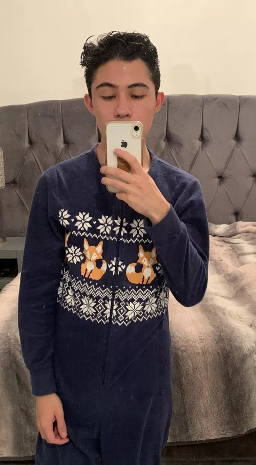 21 Ready for bed 🥱 Feel free to HMU by Dahrzzz