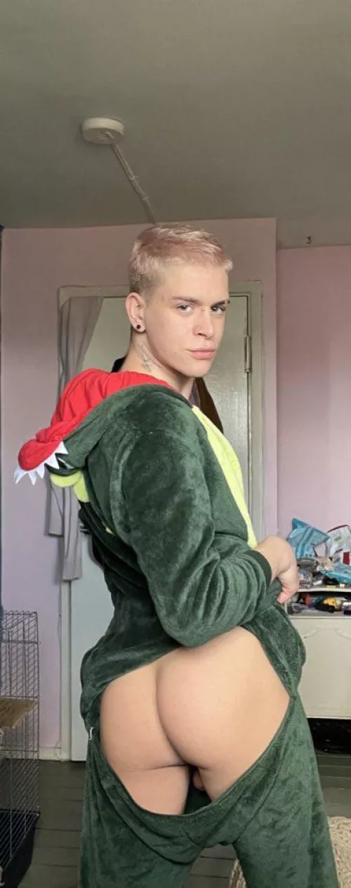 21 who wants to eat it 😈😈 by Previous-Tax6019