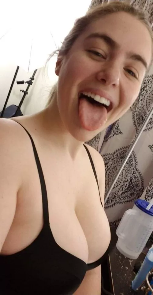 21[F4M] I'll send a nude to evry UP *comment DONE and I'll send kik:arolina770 by arolina14