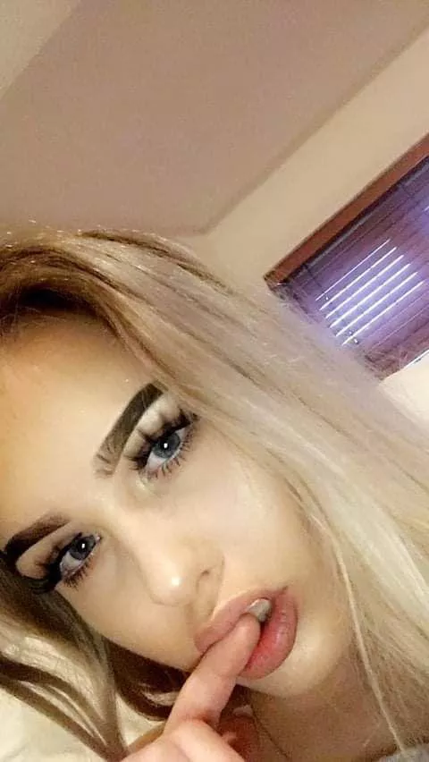 21[F4M][Snap][Andreasexy02]😘I put my on auto-reply so who gives me an upvot will get instantly a nude and surprise posted by Josh_251006