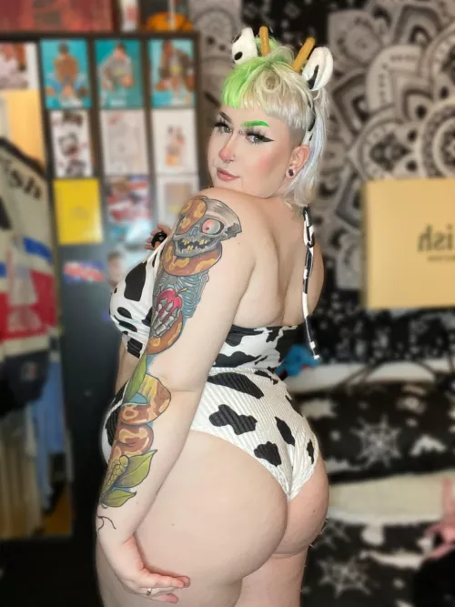 21yo tattooed curvy slut from the uk 🇬🇧👀 • FREE cock / body rate upon subscribing 🍆 • always active for chats & sexting 😈 • roleplay, anal play, creaming & squirting 💦 • LINK IN COMMENTS 💚 by noahbrianna