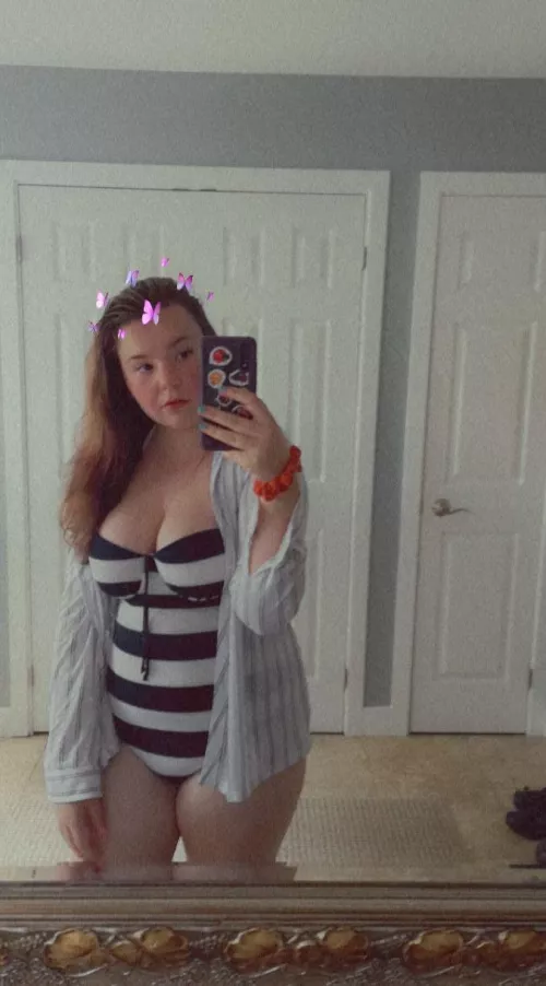 [22 F] i miss warm weather ☀️ by gowonsupremaci