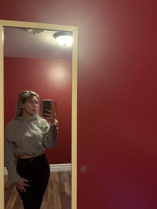 22 (F) mirror selfie by maexx21