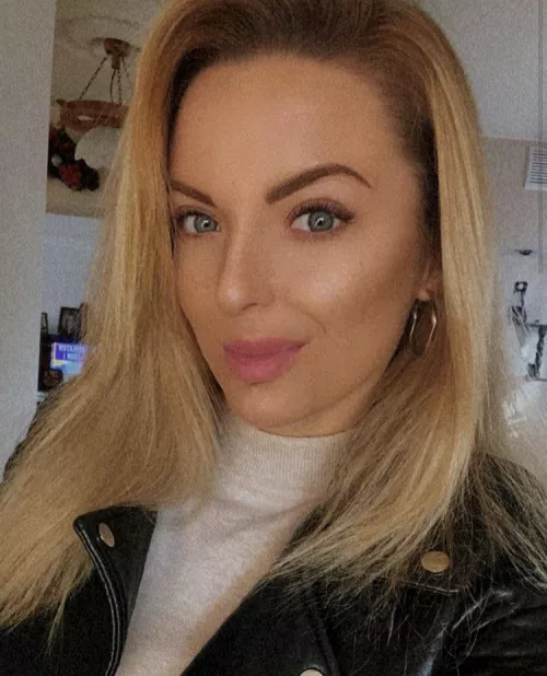 22 [F4M] Dominatrix for subs and slaves. User is cryptogoddess19