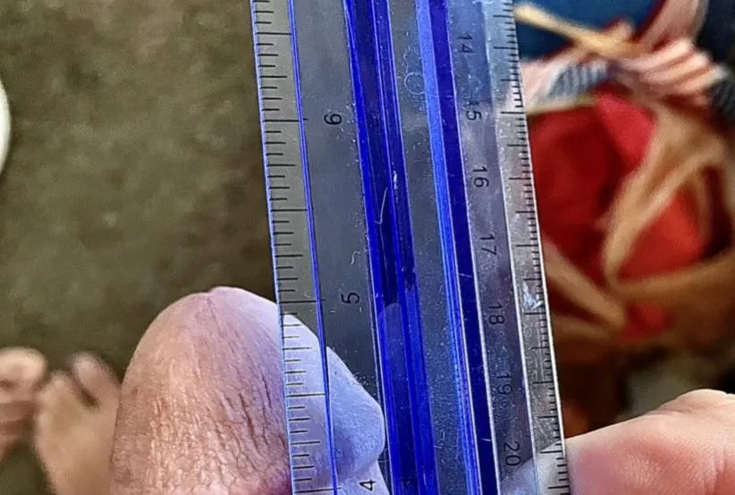 [22] just the tip of my below average penis on a 6’3 dude! posted by Beefcake69__