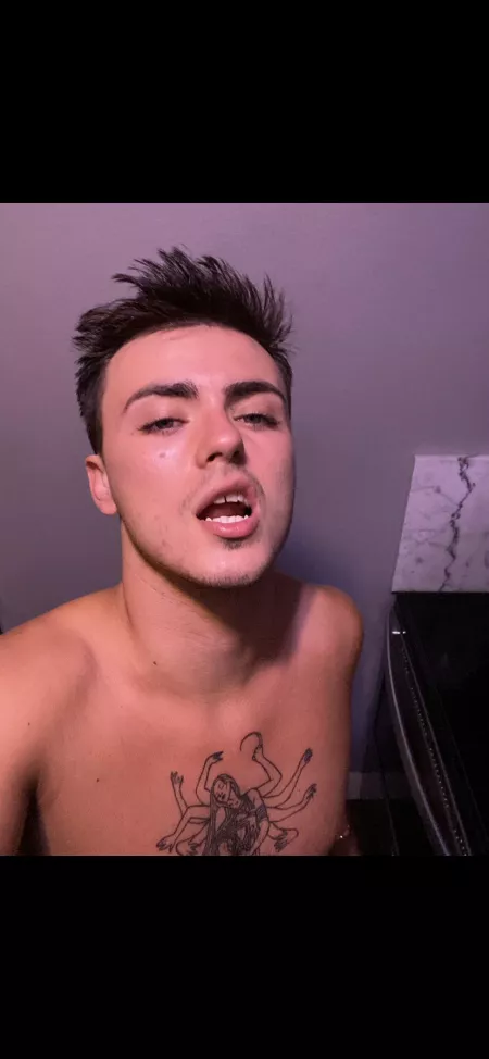 22 M - Game on Xbox ( fortnite/DBD/ horror games ;) ) Hmu for gamertag! by Guccivodkass