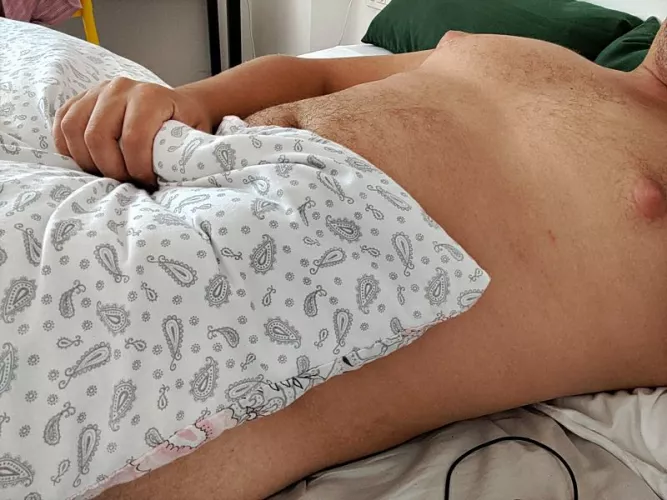 22 m looking for someone to play with my nipples... by Notyouno