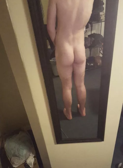 22 muscle jock with gf looking to get turned into a sissy by a Dom. Big cocks and toys ++++ size queen in the making. Prefer 18-28. I have more pics. Hmu by curiousMuscle96