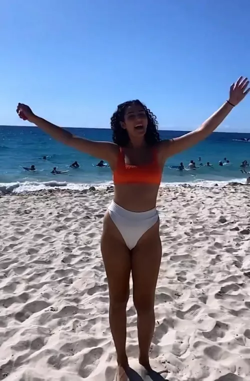 22F I miss the warm weather and the beach by blueberryfanofblu