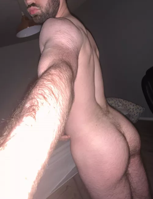 23, anyone like hairy boys from behind? by bibttm98