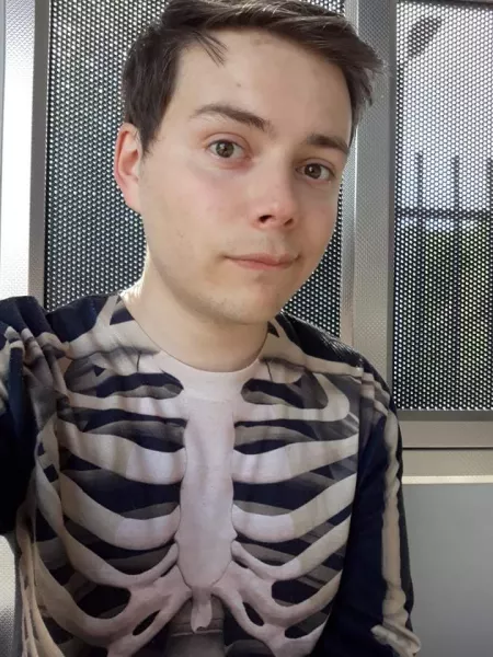 23 UK 🦛 I wish I had more friends lol by the_grizbag