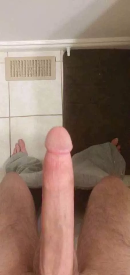 23 year old white hung stud from Canada here, I’m very athletic and fit as well as am Bi with a BWC! posted by BigSleez99
