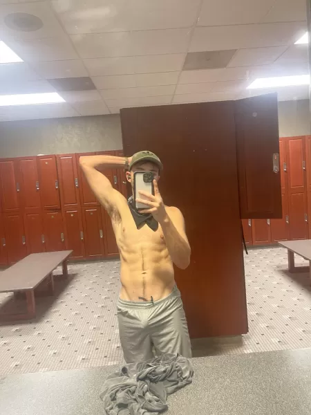 23. yo bro. whats good? by hairyboy388