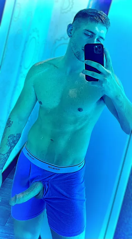 23M tanned for awhile tonight by MoveWinter3570